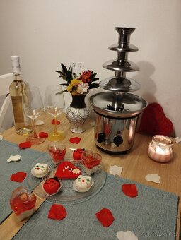 Pronájem čokoládové fontány - 2