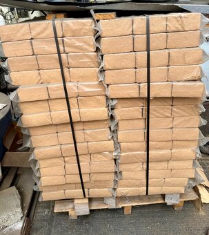 Prodám dřevěné brikety – lisované smrkové a modřínové piliny - 2