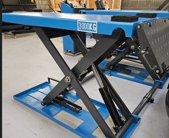 Mobilní nůžkový zvedák - 2