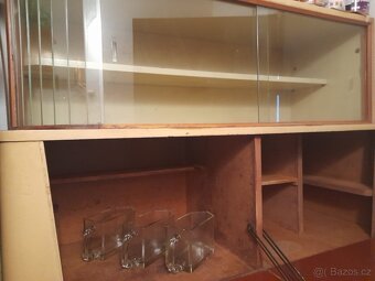 Starožitný kredenc - 2