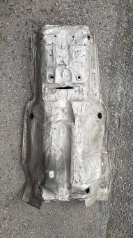 BMW E34 540i štít - 2