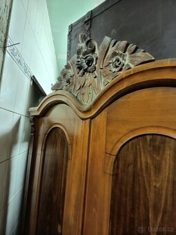 Starožitná skříň - 2