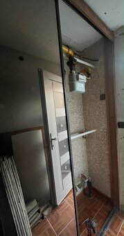 Rohová vestavěná skříň - 2