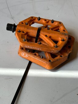 Crankbrothers Stamp 1 pedály, oranžové, PC 1 100,- - 2