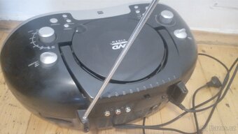Rádio s Dvd(přestalo promítat). - 2