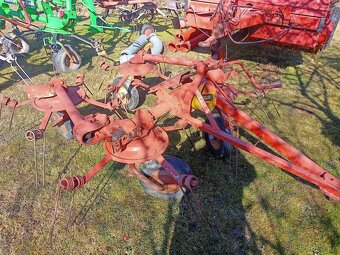 Obraceč sena Kuhn 4 m - 2
