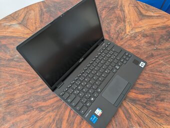 Celosvětově nejlehčí 13.3 notebook - 885 g. - 2