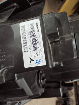 Právě přední světlo Dacia Duster - 2