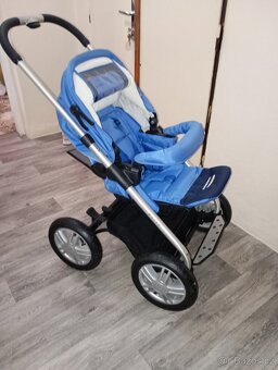 Sportovní kočárek s autíčkem - 2