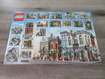 LEGO 10251 Brick Bank - 2