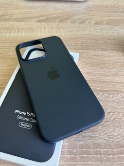 Originální kryt Apple iPhone 15 Pro Max - silikonový, černý - 2