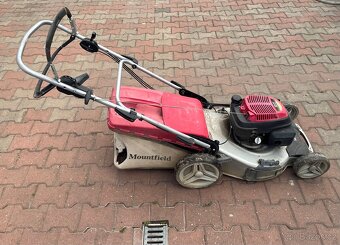 Benzínová sekačka SP 535 HW 4S , motor Honda . - 2