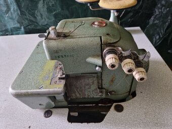 STARÝ OVERLOCK - 2