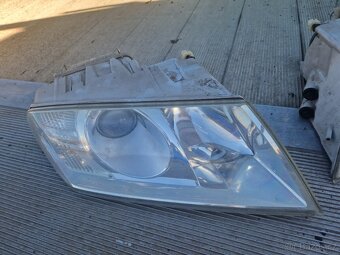 Škoda Octavia II - xenony - přední světla - - 2