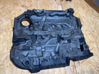 HORNÍ KRYT MOTORU SUPERB 3 - 2