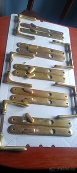 Staré mosazné kování. - 2