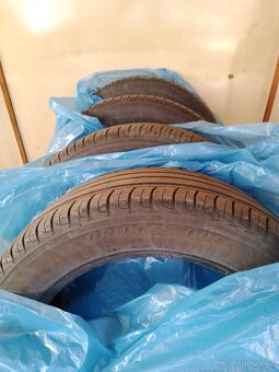 Prodám letní pneu Bridgestone 215/55 R17 - 2