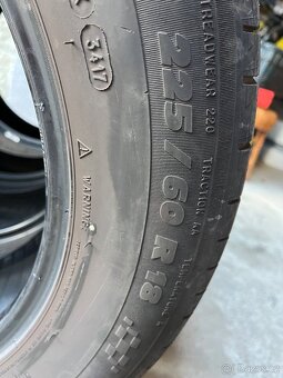 Pneu 225/60R18 - 2