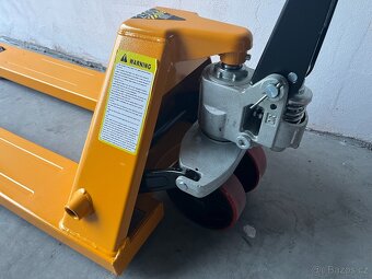 Paletový vozík M25, standard, nosnost 2500 kg - 2