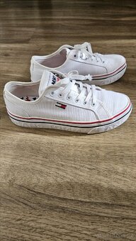 Bílé tenisky TOMMY JEANS - 2