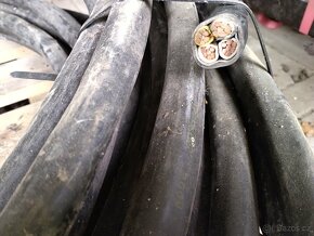 Kabel pro přípojku. - 2