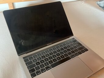 prodávám macbook 13 pro 2018 13.5 palců - 2