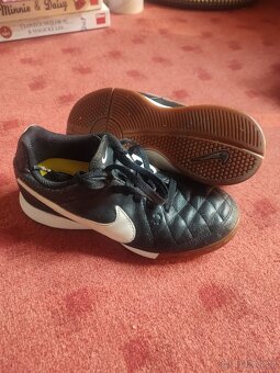 Sálovky Nike vel. 33 - 2