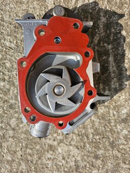 Renault Clio- vodní pumpa, motor D7F - 2