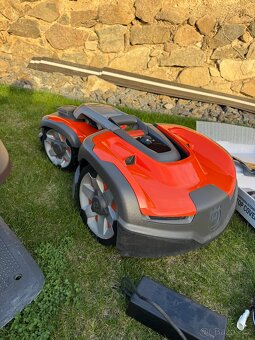 Robotická sekačka Husqvarna 435X AWD - 2