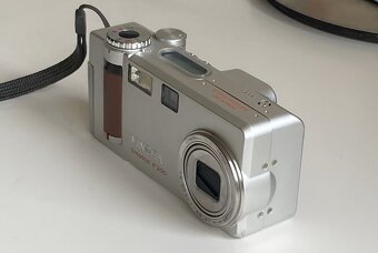 📸 Minolta DiMAGE F200 – retro digitál, co pořád fotà skvěle - 2