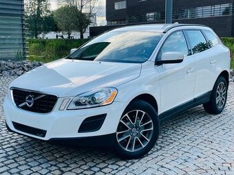 Volvo XC60 2.4D 5VÁLEC 4x4 AUT VÝHŘEV SERVISKA Bi XENONY - 2