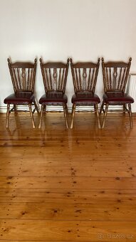 Masivni stul +4 zidle - 2