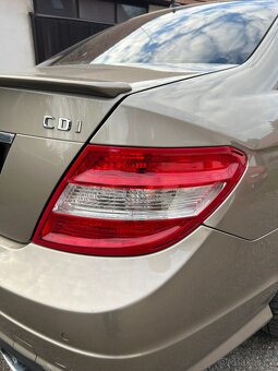 Mercedes W204 - zadní světla sedan - 2