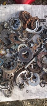 Prodám náhradní díly na veteráni vše originál - 2