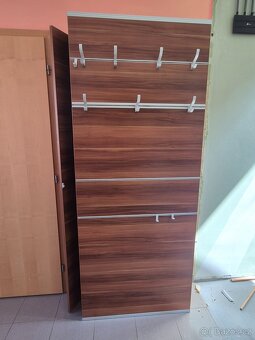 Věšáková skříň - 2