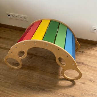 Dřevěná duhová Montessori houpačka - 2