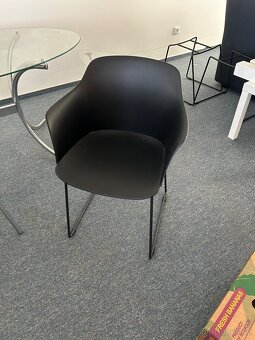 Bílý lesklý jídelní stůl + 6 židlí - 2