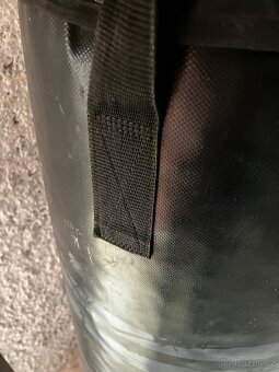 Boxovací pytel spolu s držáky - 2