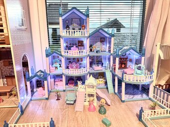 Domeček, vila pro panenky - 2