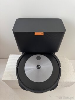 Robotický vysavač iRobot Roomba j7+ černý - 2