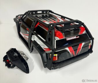 zánovní karoserie Traxxas Summit 1/8 1/10 + přední nárazník - 2