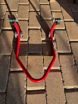 Zadní stojan Bike-Lift na Street Triple 765 - 2