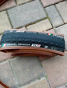 Gravel Pláště Challenge Grinder TLR 700x38 - 2
