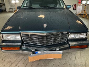 Cadillac De Ville Fleetwood 4,9 L 150kW V8 - 2