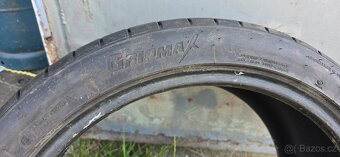 Pneu Letní 235/40/19 - 2