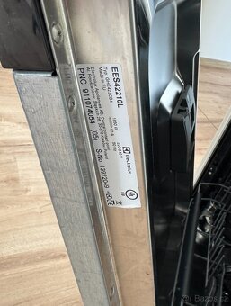 Úzká vestavná myčka Electrolux EES42210L – 45 cm, plně funkč - 2
