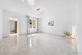 LUXUSNÍ NOVÝ Byt 4+1 350m² Židlochovice-centrum; 3 metrové s - 2