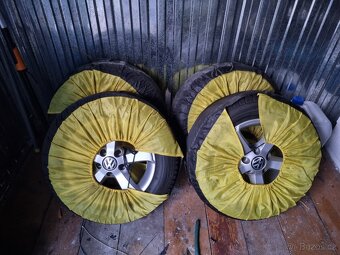 Litá kola VW golf 6 R15 5x112 zimní gumy - 2