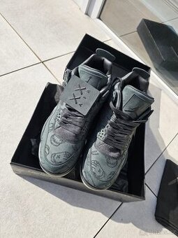 AIR JORDAN 4 RETRO KAWS - 2