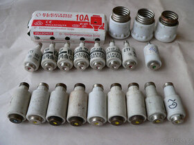 Keramické pojistky, různé hodnoty 6A - 25A celkem 10ks + 2ks - 2